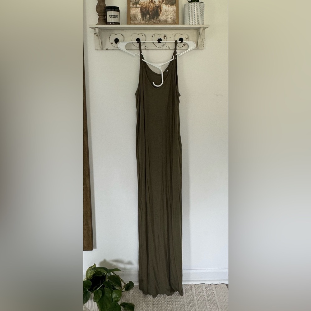 Green maxi dress with adjustable straps
